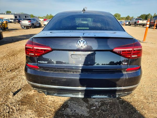 2018 VOLKSWAGEN PASSAT S, R-Line