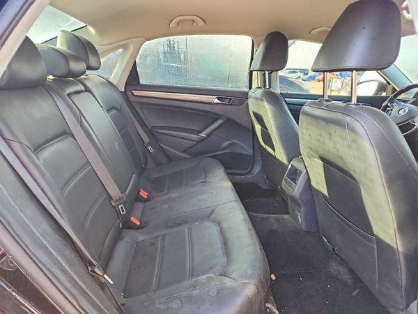 2018 VOLKSWAGEN PASSAT S, R-Line