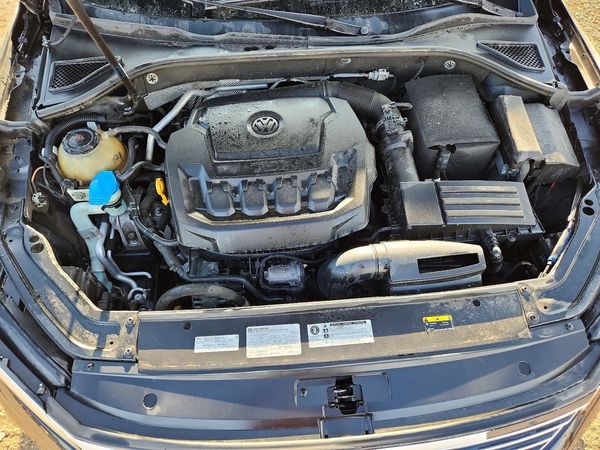 2018 VOLKSWAGEN PASSAT S, R-Line