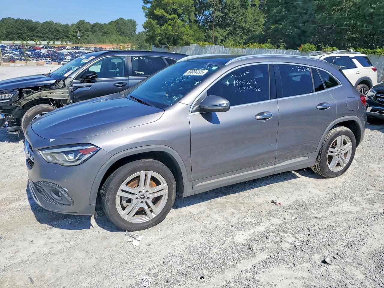 2021 MERCEDES-BENZ GLA-CLASS GLA250 — Front 3/4