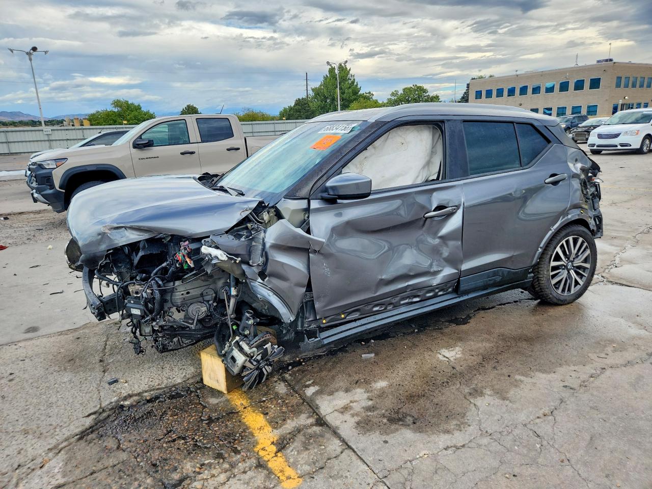 2021 NISSAN KICKS SV — Front 3/4