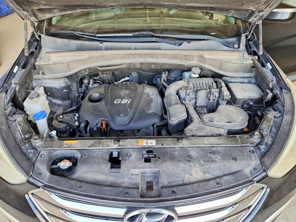 2013 HYUNDAI SANTA FE — Engine bay