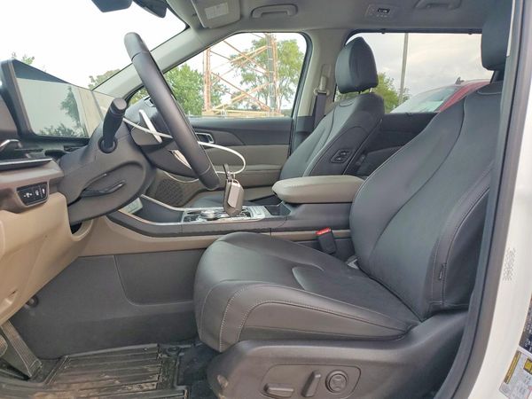 2026 KIA CARNIVAL — DENT