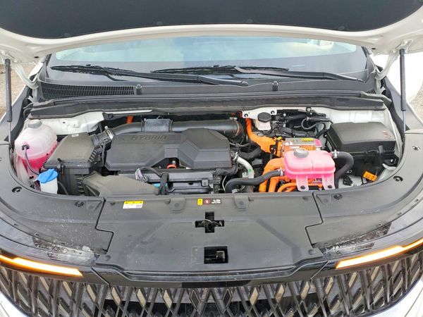 2026 KIA CARNIVAL — Engine bay