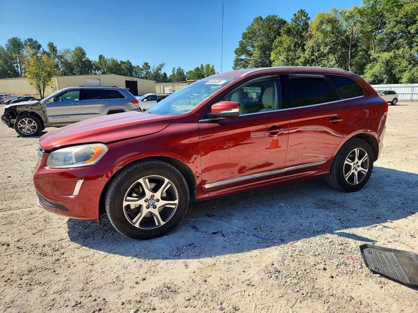 2017 VOLVO XC60 — DSFA — Front 3/4