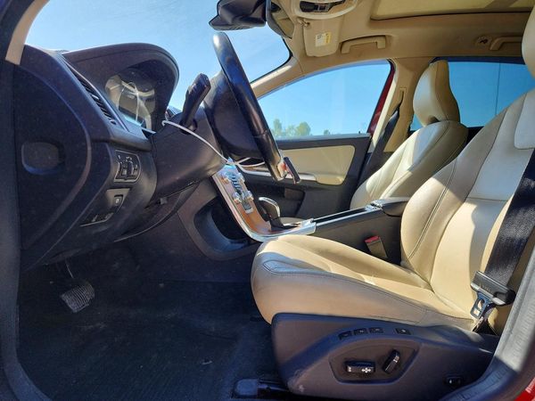 2017 VOLVO XC60 Inscription — DENT