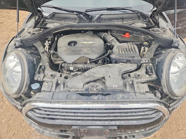 2018 MINI COOPER — Engine bay