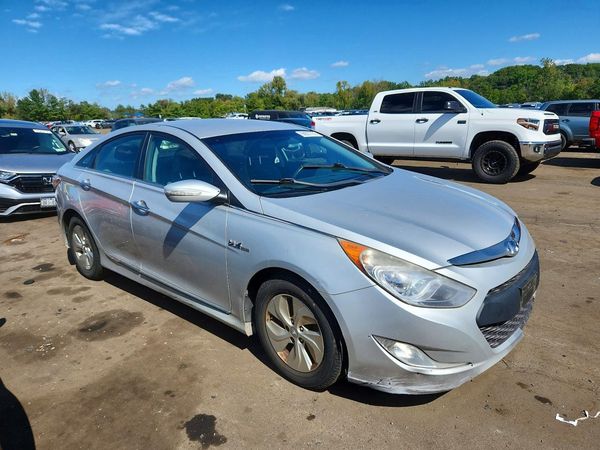 2014 HYUNDAI SONATA — Passenger 3/4