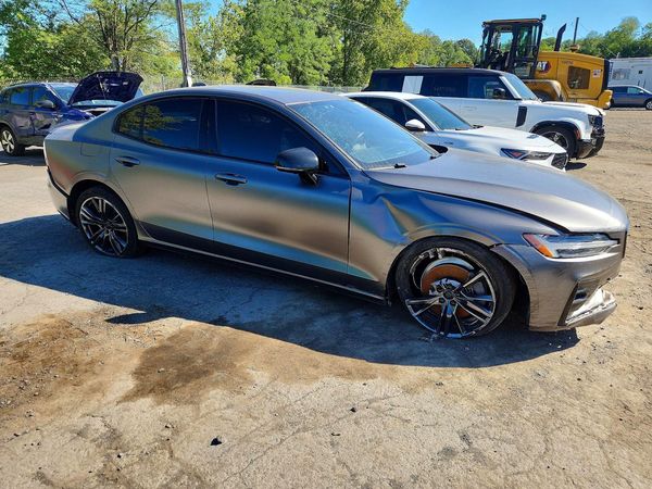 2021 VOLVO S60 R-Design — Passenger 3/4