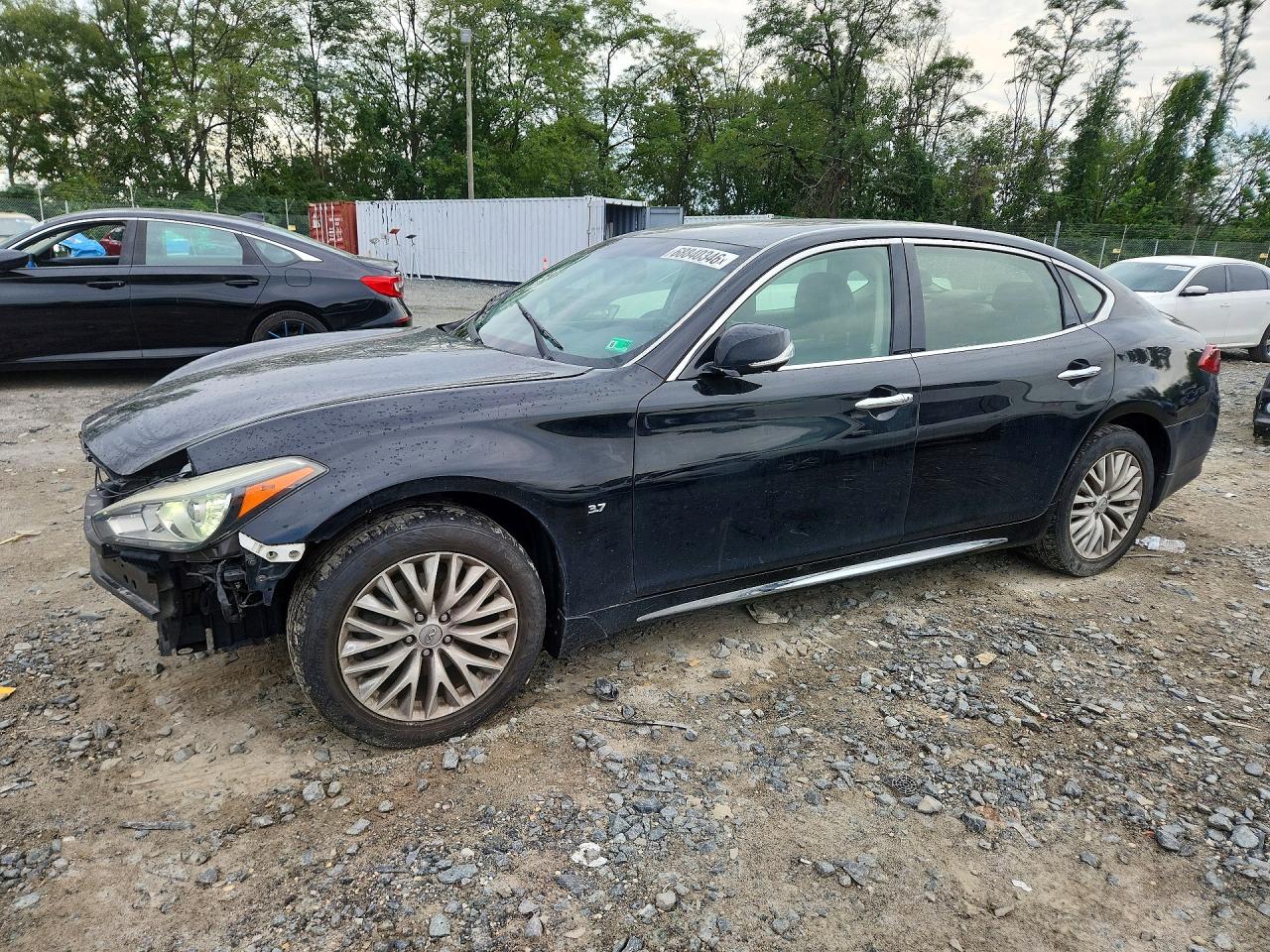 2016 INFINITI Q70L — Front 3/4
