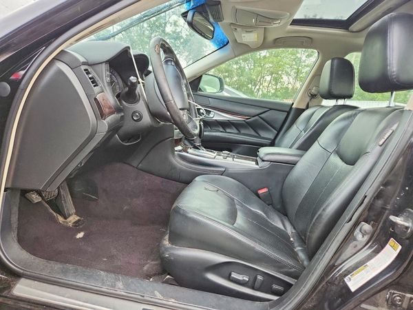 2016 INFINITI Q70L — DENT