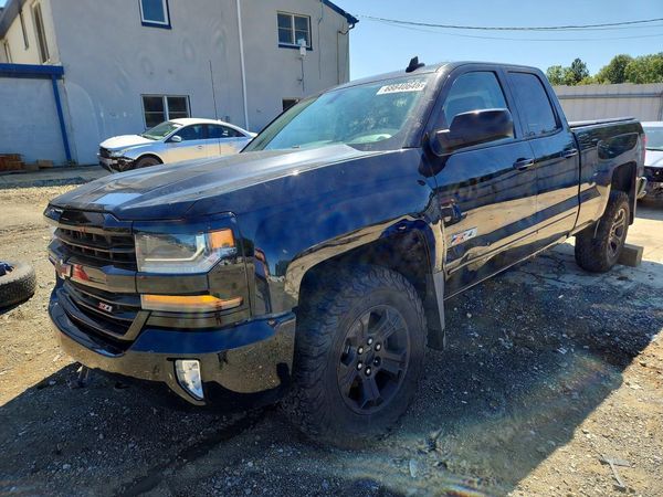 2017 CHEVROLET SILVERADO LT — Front 3/4
