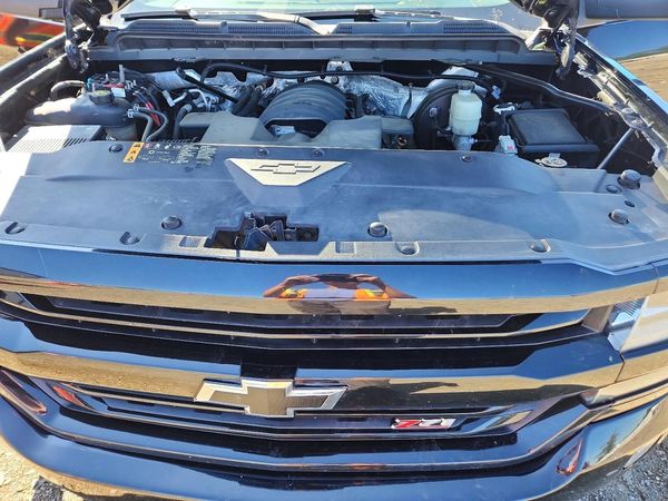 2017 CHEVROLET SILVERADO LT — Engine bay