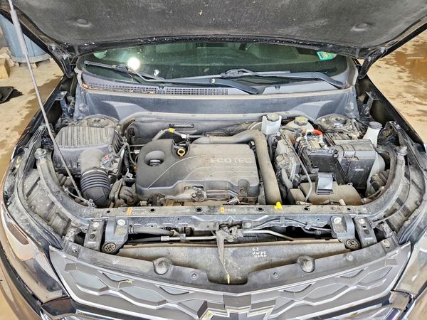 2019 CHEVROLET EQUINOX LT (1LT) — Engine bay