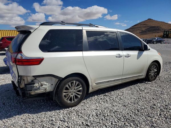 2017 TOYOTA SIENNA — PSRA