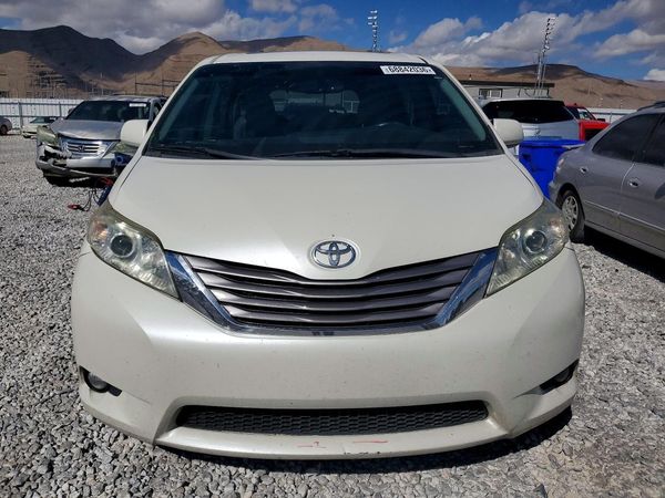 2017 TOYOTA SIENNA — DIRF