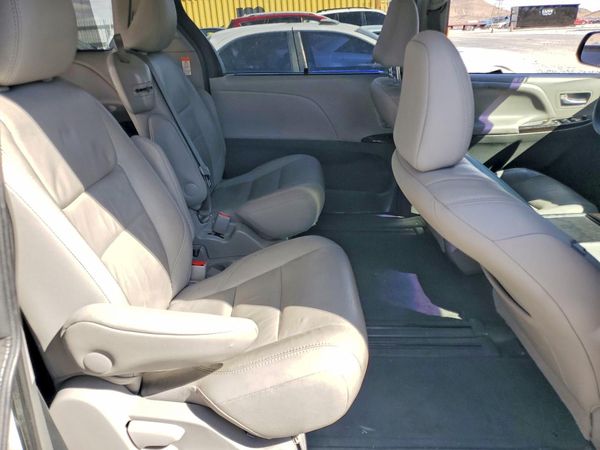 2017 TOYOTA SIENNA — PSRS