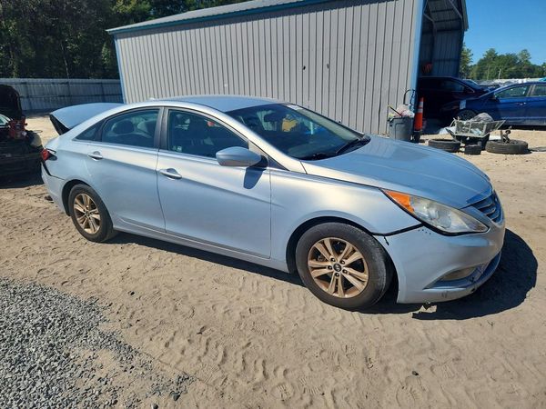 2013 HYUNDAI SONATA GLS/ GLS Popular — Passenger 3/4