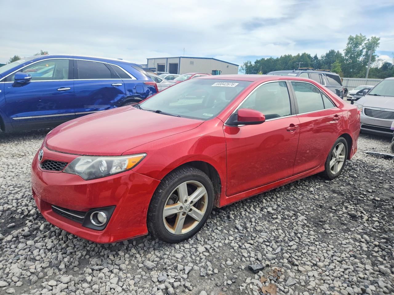 2014 TOYOTA CAMRY — Front 3/4