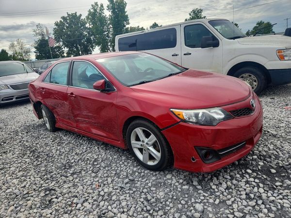 2014 TOYOTA CAMRY — Passenger 3/4