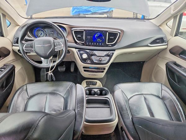 2017 CHRYSLER PACIFICA Touring L