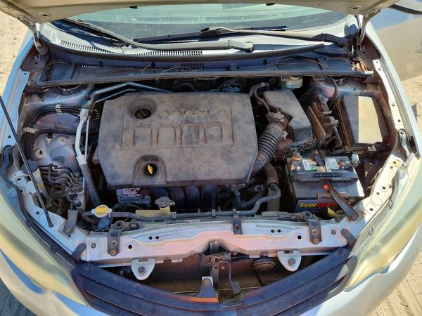 2015 TOYOTA COROLLA L/LE — Engine bay