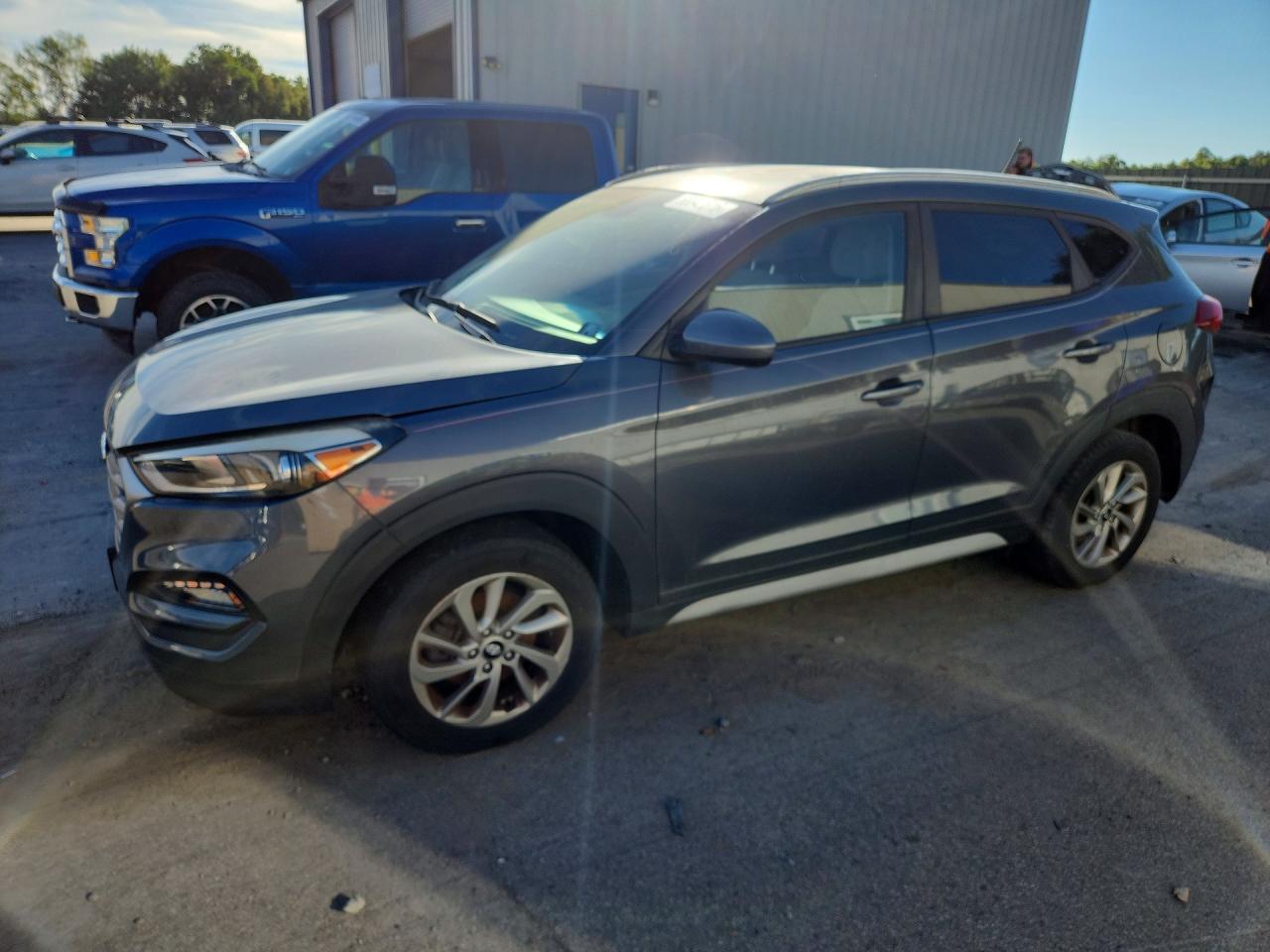 2017 HYUNDAI TUCSON — Front 3/4