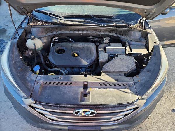 2017 HYUNDAI TUCSON — Engine bay