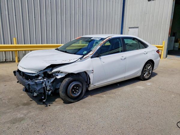 2015 TOYOTA CAMRY — Front 3/4