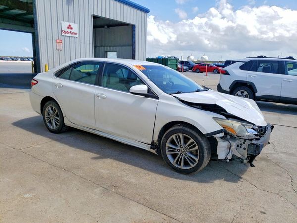 2015 TOYOTA CAMRY — Passenger 3/4