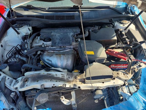 2015 TOYOTA CAMRY — Engine bay
