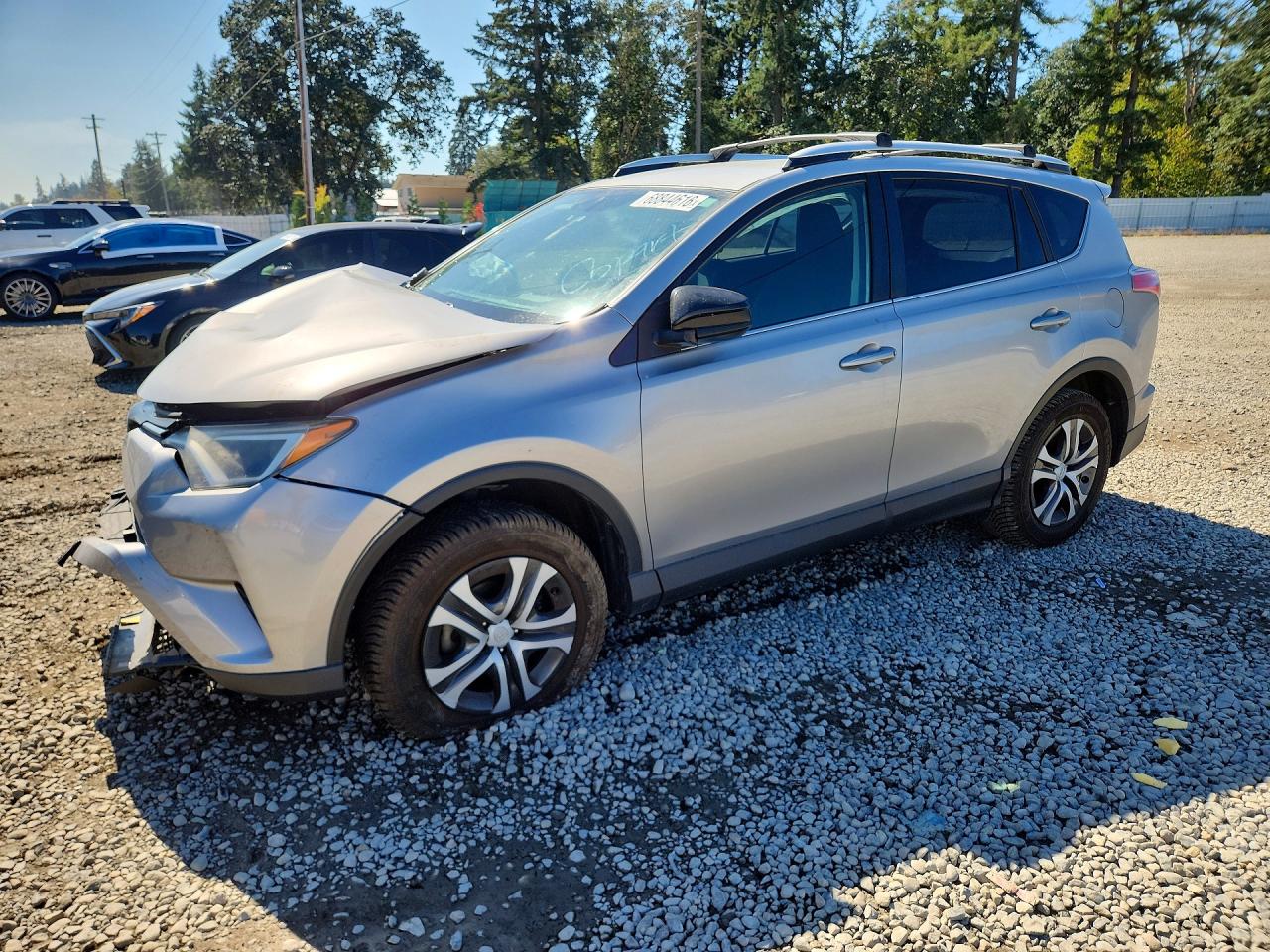 2016 TOYOTA RAV4 — Front 3/4