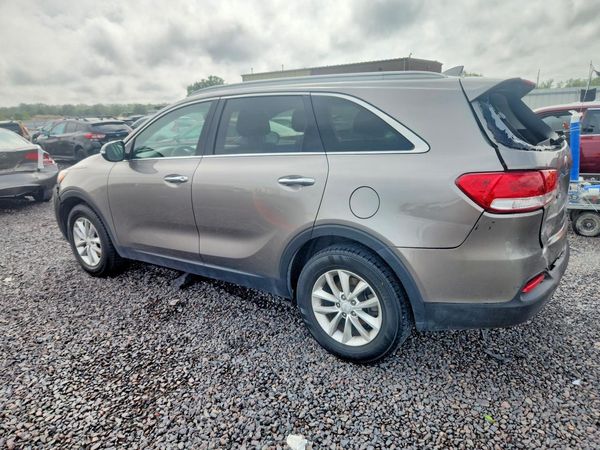 2016 KIA SORENTO L / LX