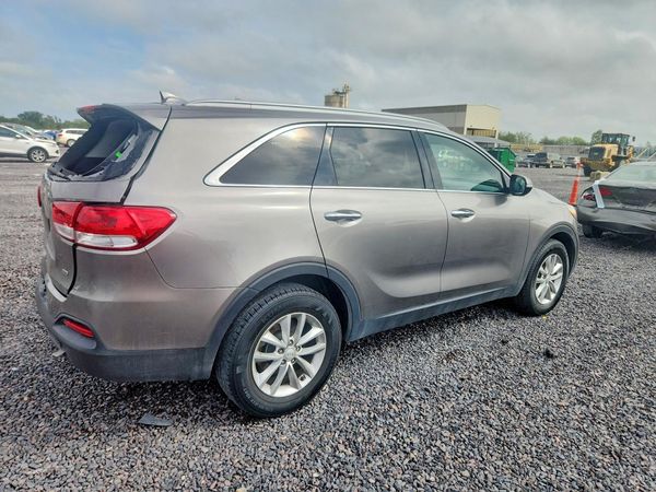 2016 KIA SORENTO L / LX