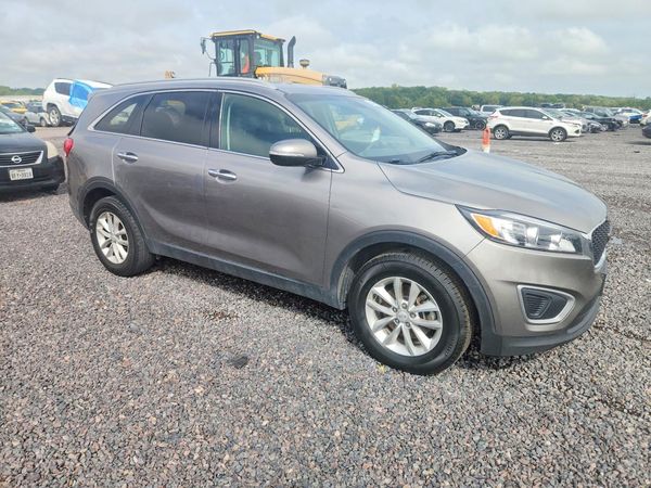 2016 KIA SORENTO L / LX