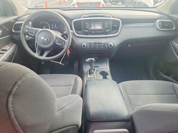 2016 KIA SORENTO L / LX