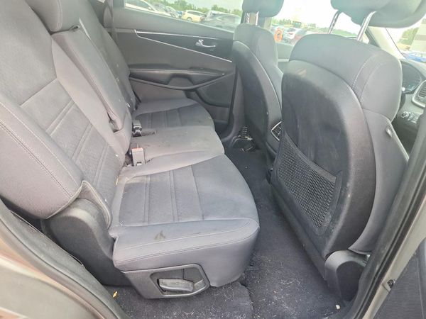 2016 KIA SORENTO L / LX