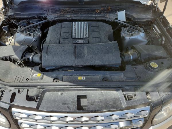 2016 LAND ROVER RANGEROVER HSE — Engine bay