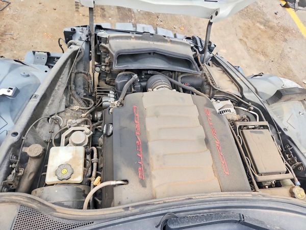 2019 CHEVROLET CORVETTE Stingray Standard 1LT — Engine bay
