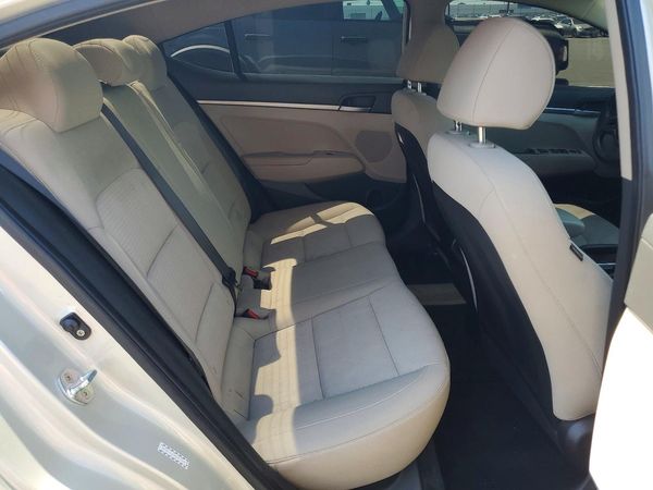 2017 HYUNDAI ELANTRA SE Base