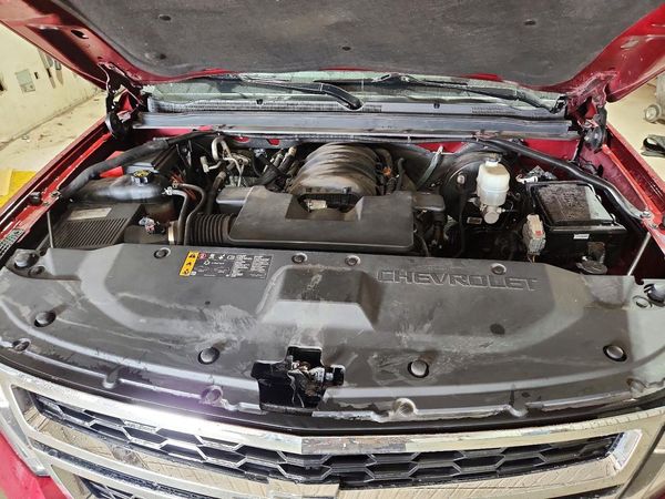 2019 CHEVROLET TAHOE LS — Engine bay