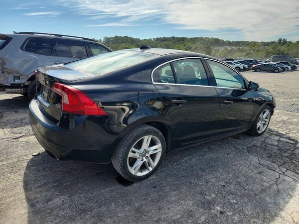 2015 VOLVO S60 Premier (non R design)