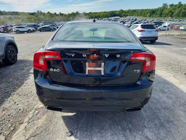 2015 VOLVO S60 Premier (non R design)