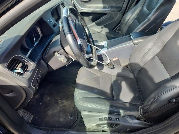 2015 VOLVO S60 Premier (non R design)
