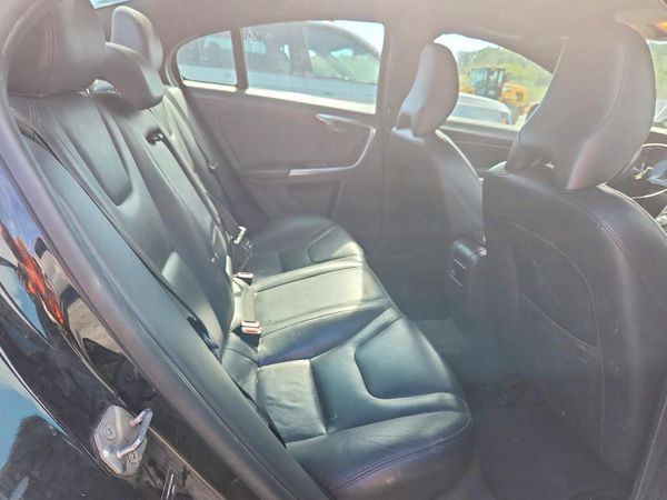 2015 VOLVO S60 Premier (non R design)