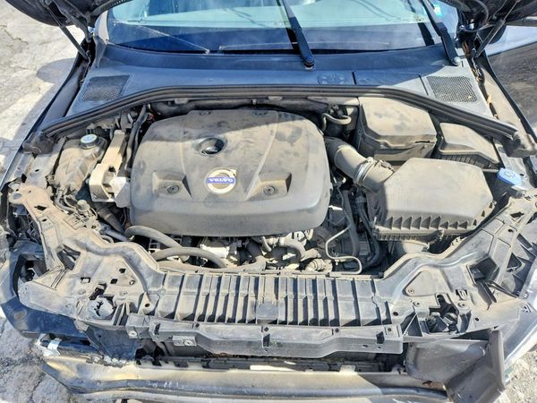 2015 VOLVO S60 Premier (non R design)