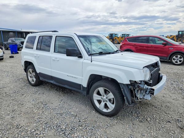 2015 JEEP PATRIOT Latitude — Passenger 3/4