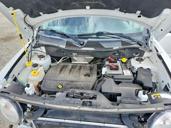 2015 JEEP PATRIOT Latitude — Engine bay