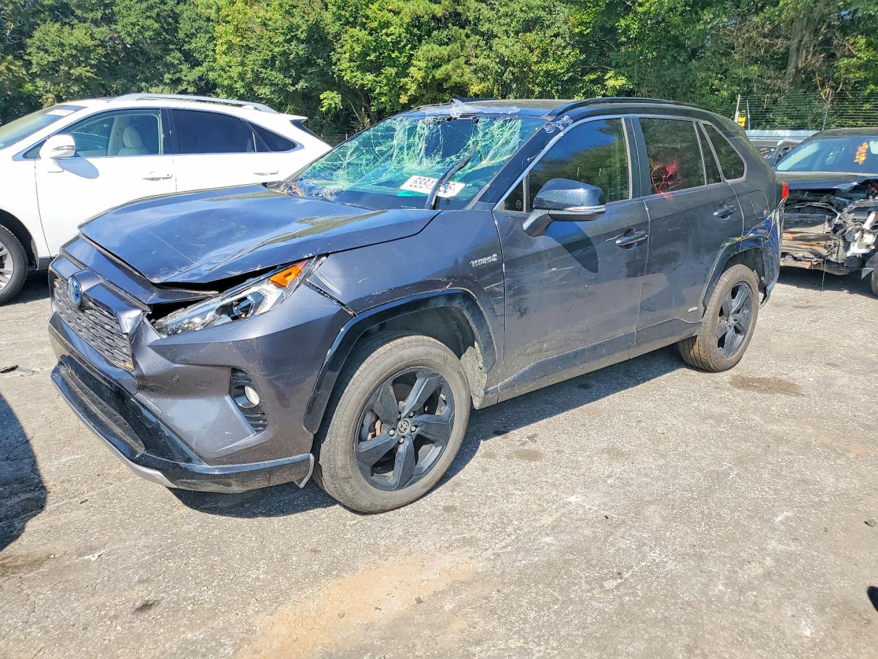 2020 TOYOTA RAV4 — Front 3/4