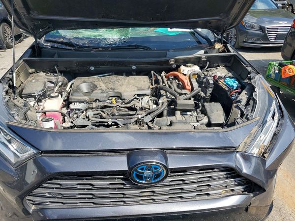 2020 TOYOTA RAV4 — Engine bay